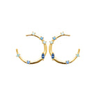 Boucles d’oreilles créoles ouvertes ponctuées de pierres bleues grand modèle en plaqué or