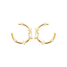 Boucles d’oreilles créoles ouvertes ponctuées de zircons petit modèle en plaqué or