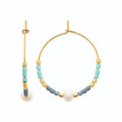 Boucles d’oreilles créoles perles bleues et perle de culture en acier PVD doré