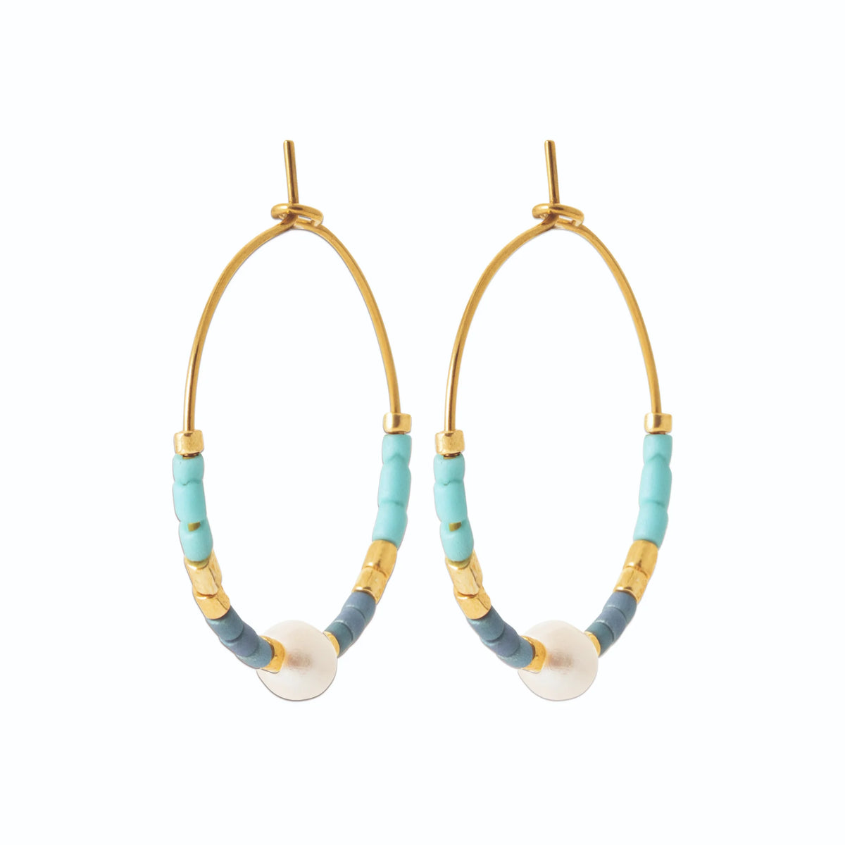 Boucles d’oreilles créoles perles bleues et perle de culture en acier PVD doré