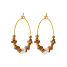Boucles d’oreilles créoles et perles d’œil-de-tigre en acier PVD doré