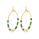 Boucles d’oreilles créoles et perles de malachite en acier PVD doré