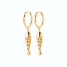 Boucles d’oreilles créoles et poisson ciselé serti de pierres en plaqué or