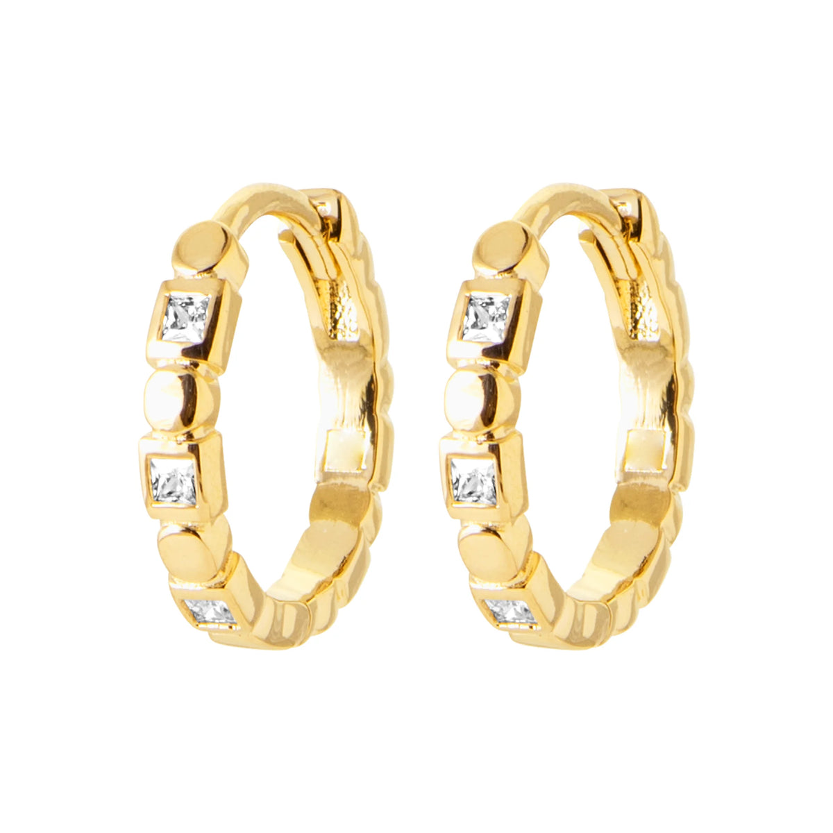 Boucles d’oreilles créoles ponctuées de zircons carrés en plaqué or