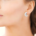 Boucles d’oreilles demi-créoles bombées striées et ligne de zircons en argent 925 rhodié