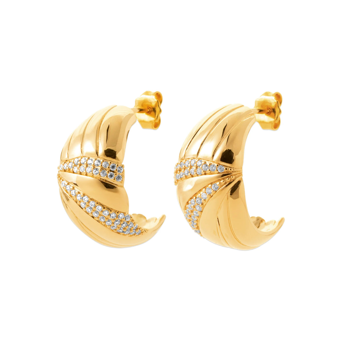 Boucles d’oreilles demi-créoles bombées striées et ligne de zircons en plaqué or