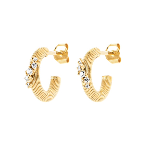 Boucles d’oreilles demi-créoles côtelées et bouquet de zircons en plaqué or