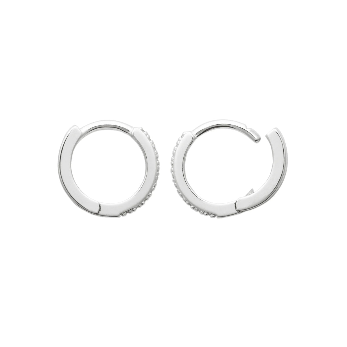 Boucles d’oreilles mini créoles 11 mm pavées de zircons en argent 925, vue de dessus