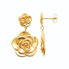 Boucles d’oreilles pendantes deux roses sculptées en acier PVD doré
