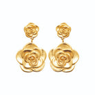 Boucles d’oreilles pendantes deux roses sculptées en acier PVD doré