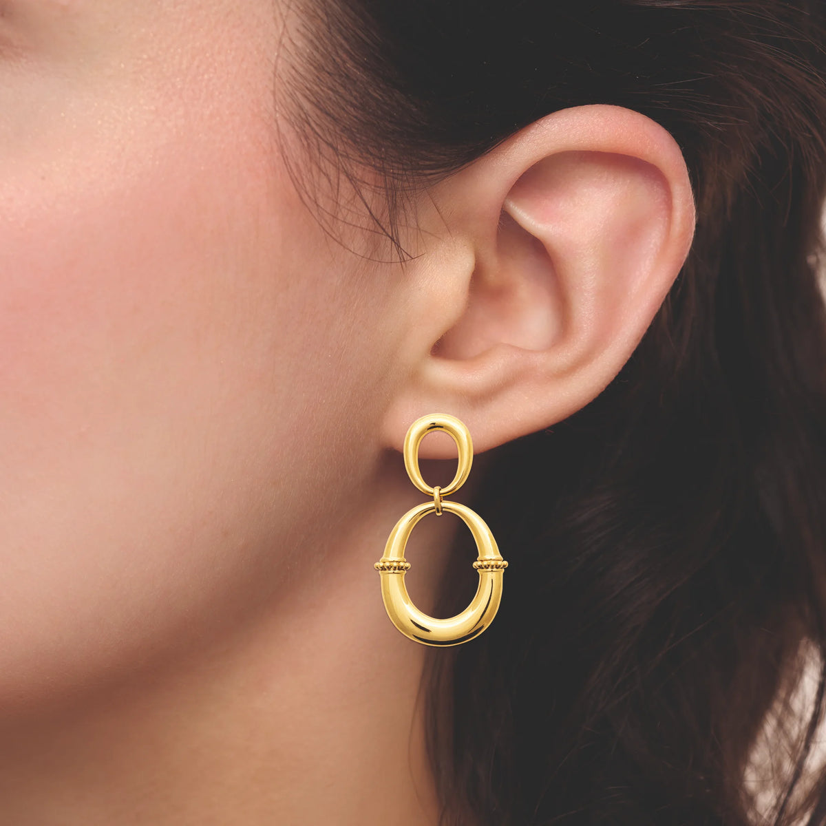 Boucles d’oreilles pendantes double anneau ovale en acier PVD doré