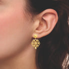 Boucles d’oreilles pendantes fleur et rosace filigranée en acier PVD doré