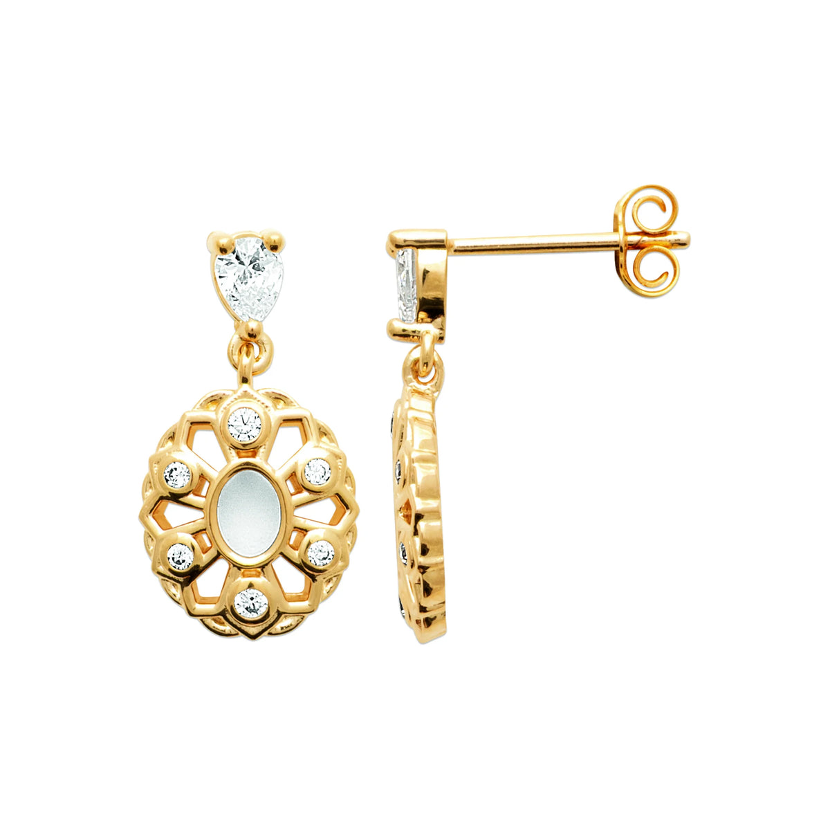 Boucles d’oreilles pendantes médaillon ajouré et pierre ovale blanche en plaqué or