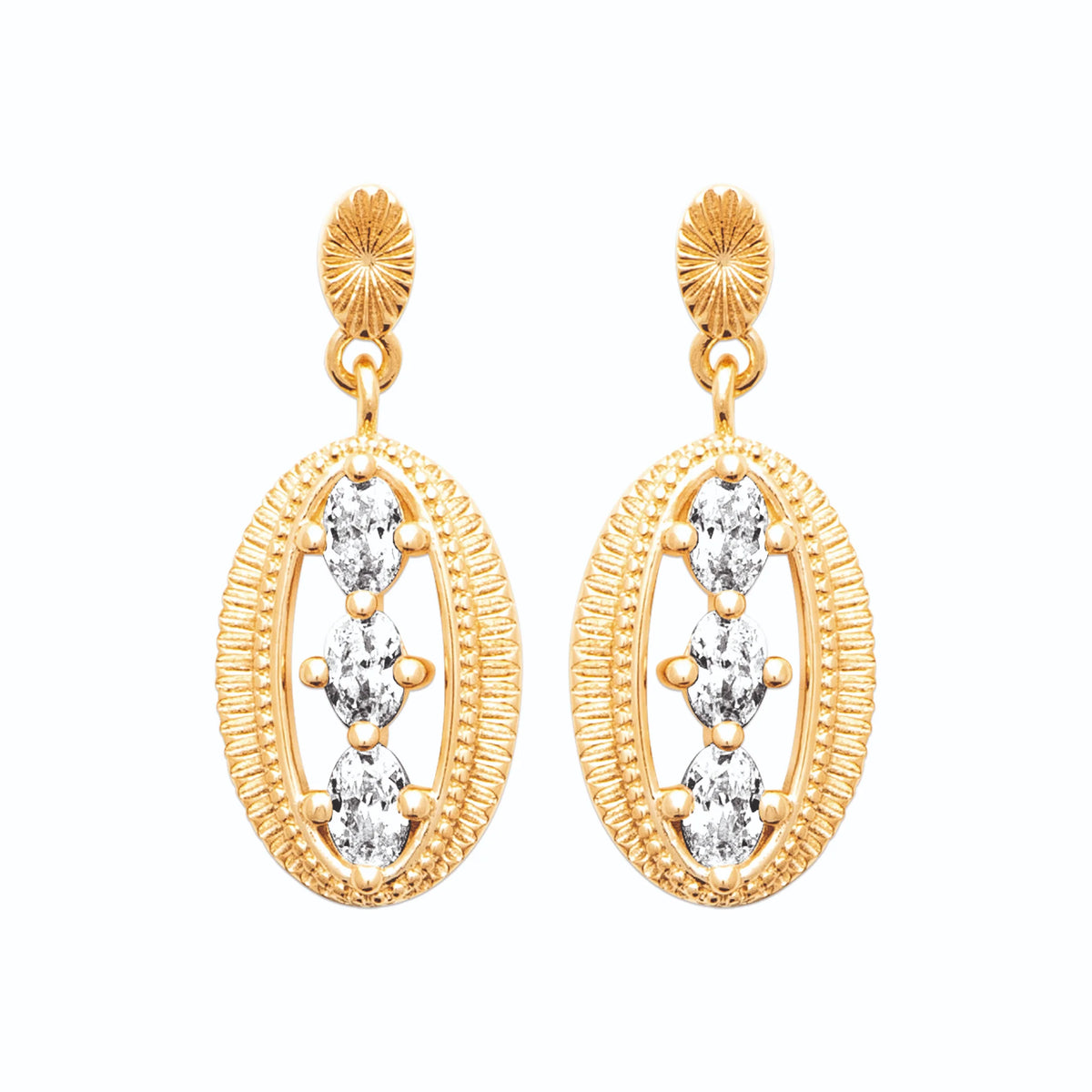 Boucles d’oreilles pendantes médaillon ovale perlé et zircons en plaqué or
