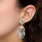 Boucles d’oreilles pendantes résine marbrée grise en acier PVD doré