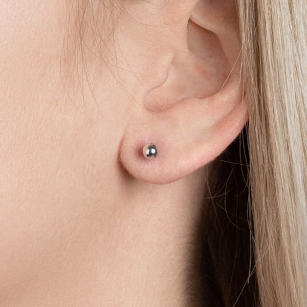 Boucles d’oreilles puces boules moyennes en argent 925 rhodié, autre vue