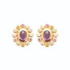 Boucles d’oreilles puces cabochon violet entouré de pierres en plaqué or
