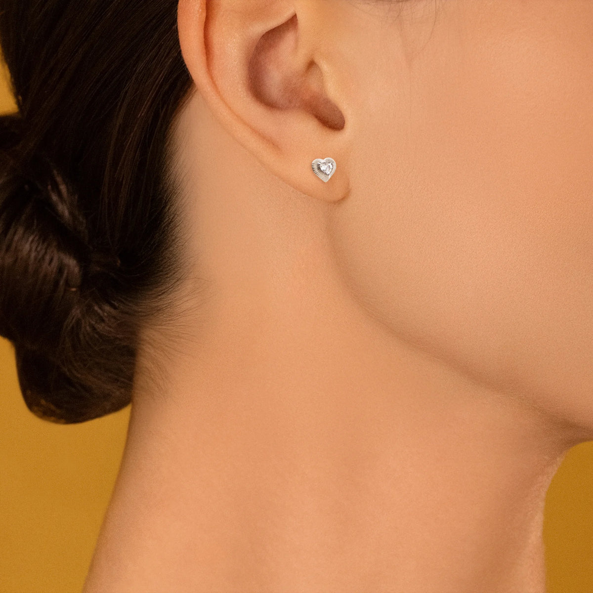 Boucles d’oreilles puces cœur bombé pavé de zircons en argent 925 rhodié