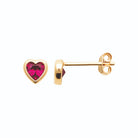 Boucles d’oreilles puces cœur rouge framboise serti clos en plaqué or