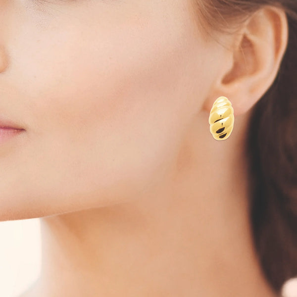 Boucles d’oreilles puces dôme torsadé en acier PVD doré, autre vue