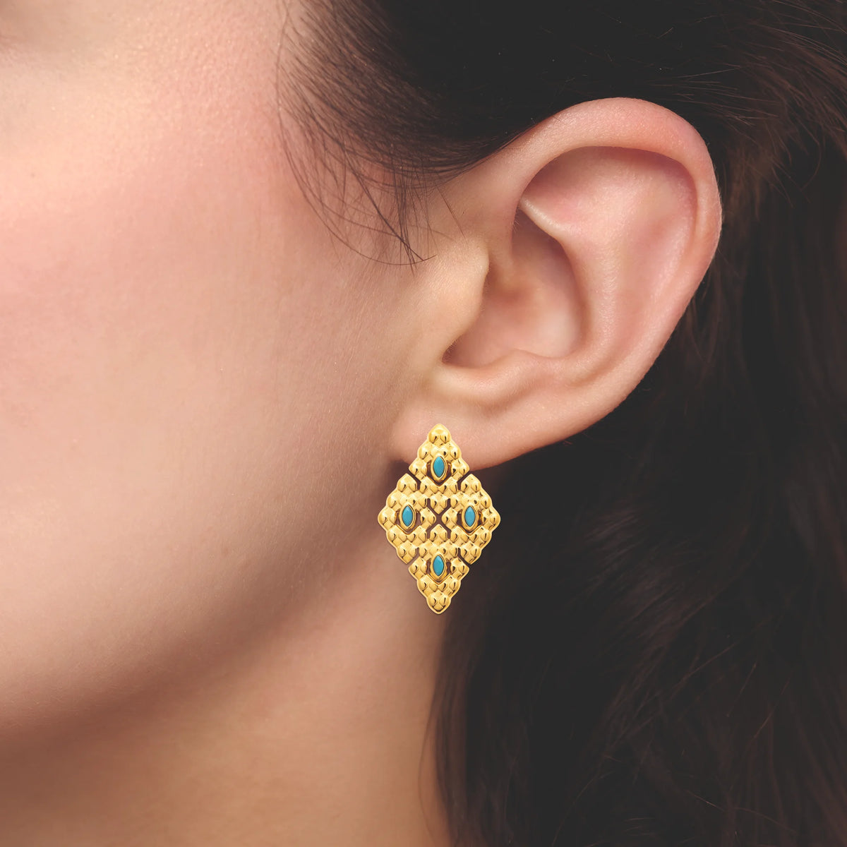 Boucles d’oreilles puces losange granité et pierres turquoise en acier PVD doré
