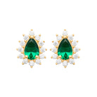 Boucles d’oreilles puces pierre verte taille poire et halo de zircons en plaqué or