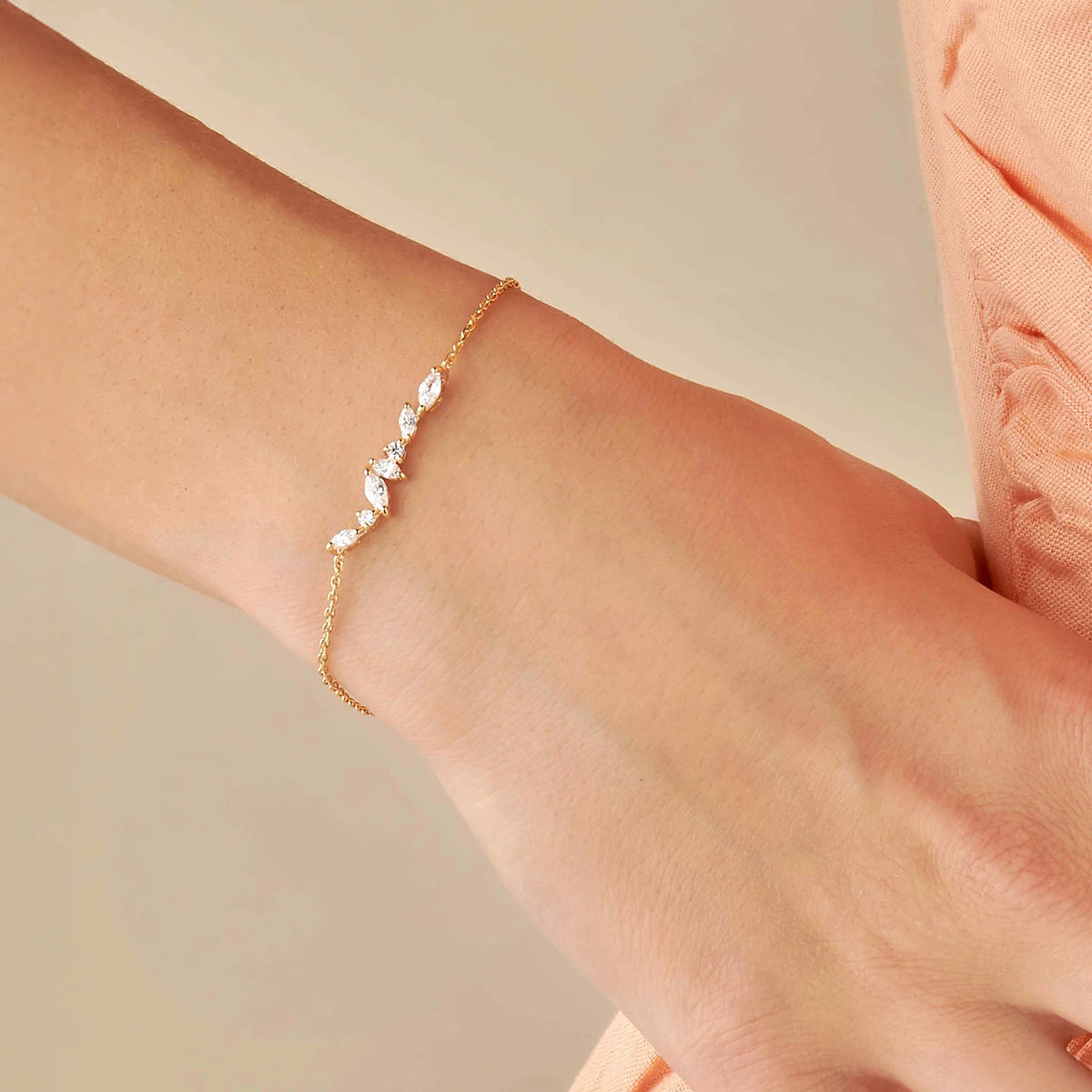 Bracelet branche de navettes en plaqué or et zircons