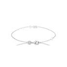 Bracelet cercle pavé et zircon ovale en argent 925, vue d’ensemble sur fond blanc