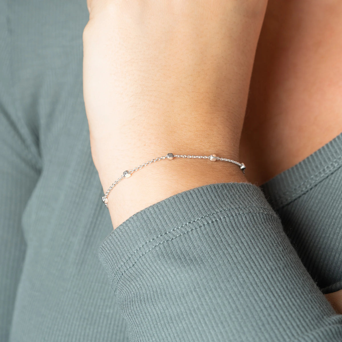 Bracelet chaîne à petits cubes en argent 925 rhodié