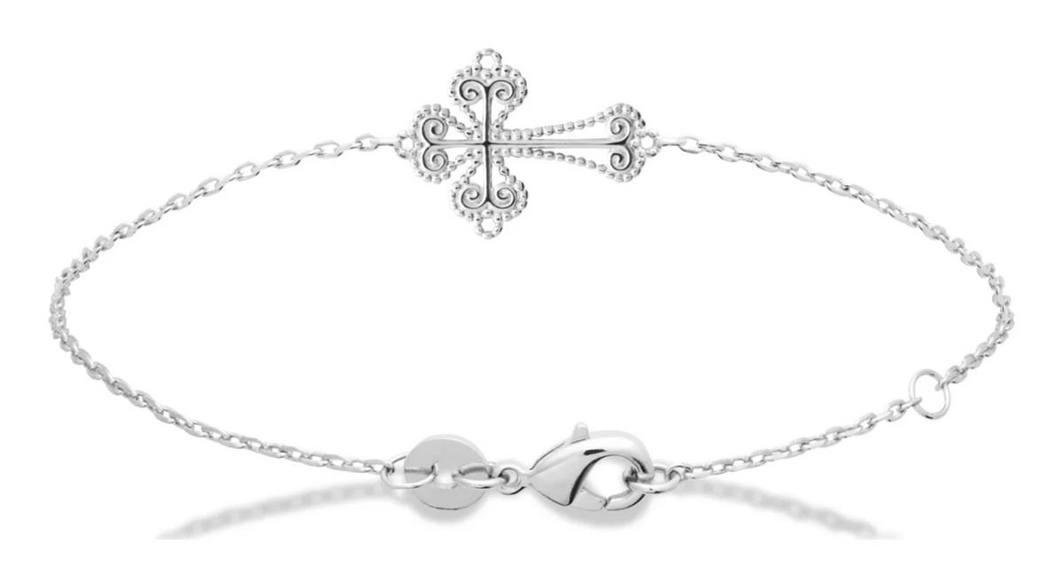 Bracelet chaîne fine à croix filigranée en argent rhodié