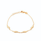 Bracelet chaîne fine à maillons ondulés striés en plaqué or
