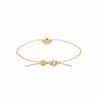 Bracelet chaîne fine demi-soleil perlé et bille dorée en plaqué or