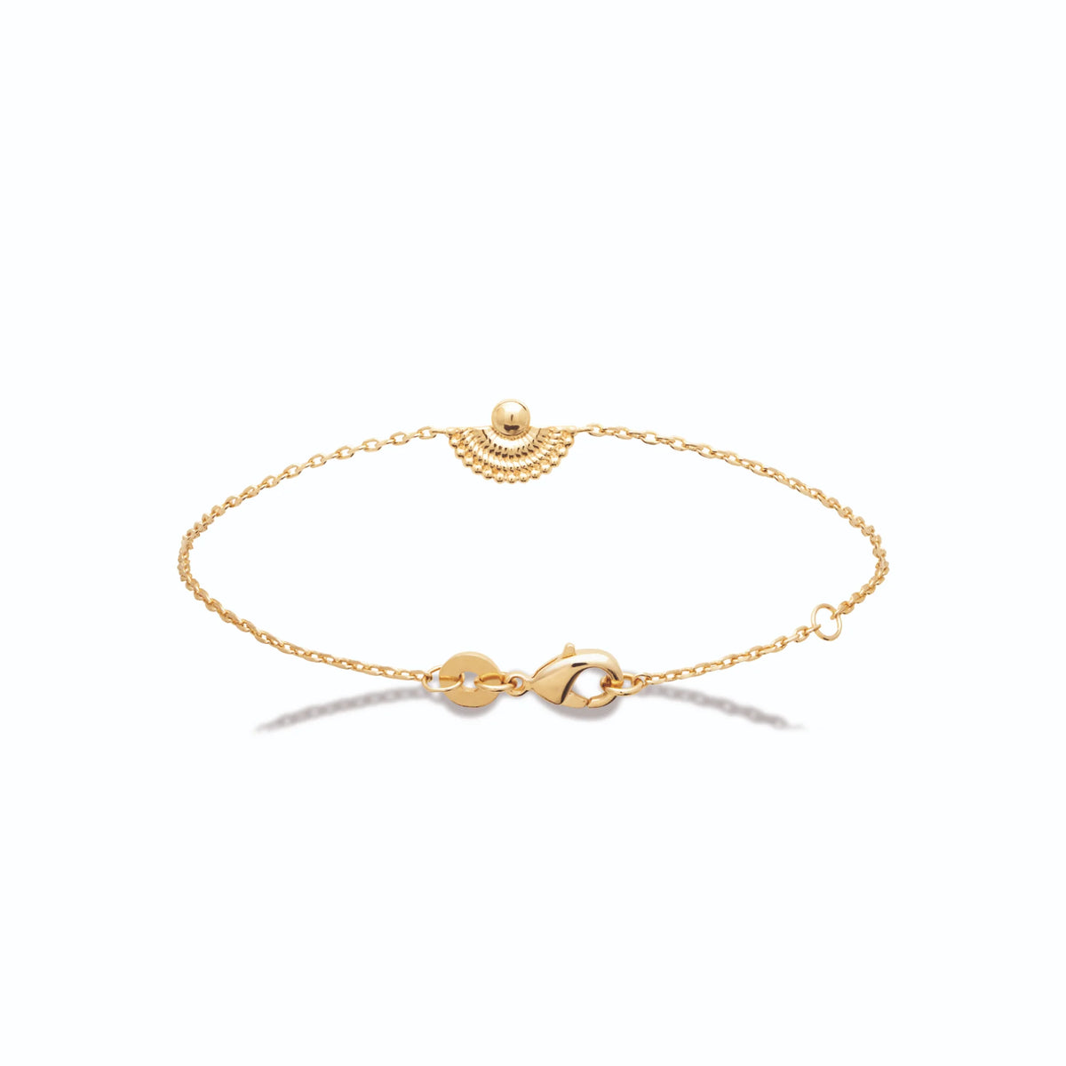 Bracelet chaîne fine demi-soleil perlé et bille dorée en plaqué or