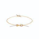 Bracelet chaîne fine fils noués et zircons en plaqué or