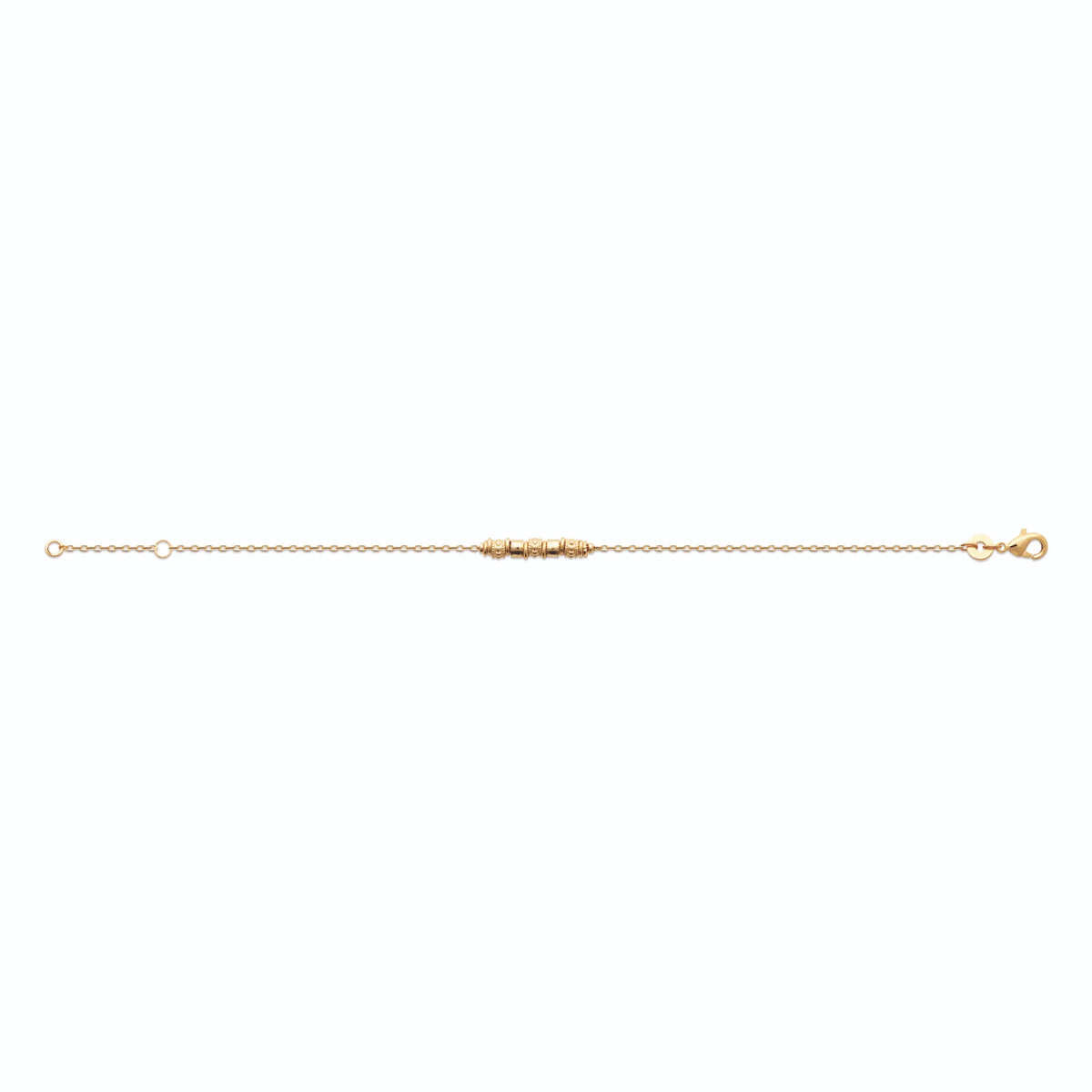 Bracelet chaîne fine ligne de perles dorées ciselées en plaqué or, vu à plat