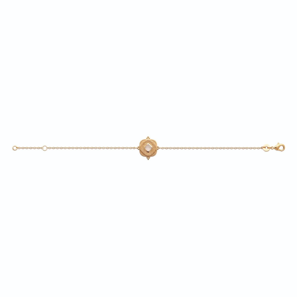 Bracelet chaîne fine médaillon cordé et pierre de lune en plaqué or, vu à plat