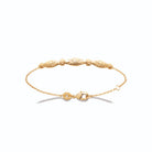 Bracelet chaîne fine navettes ciselées et anneaux striés en plaqué or