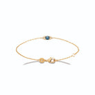 Bracelet chaîne fine pierre bleue coussin et zircons en plaqué or