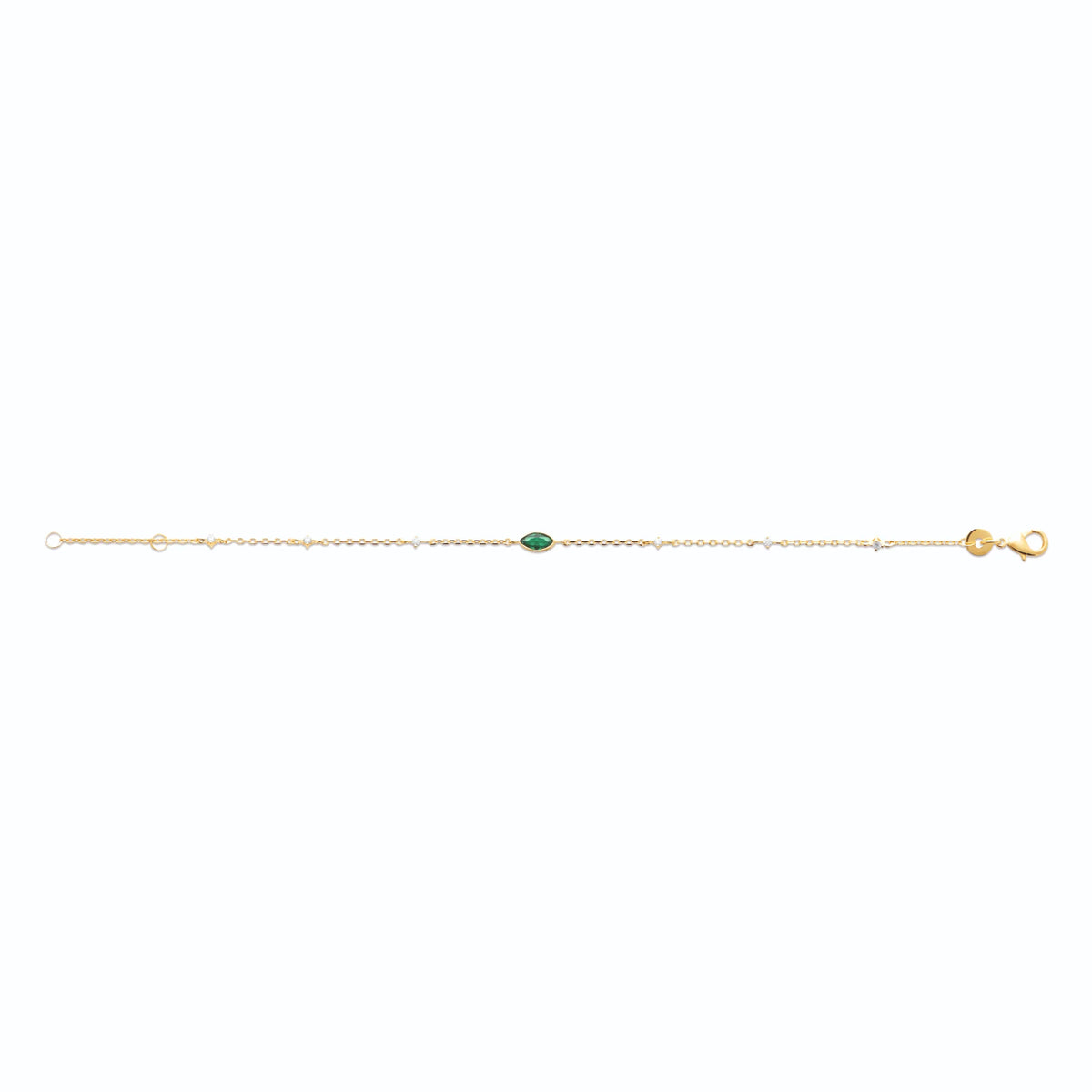Bracelet chaîne fine pierre verte navette et ligne de zircons en plaqué or, vu à plat
