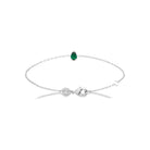 Bracelet chaîne fine et pierre verte taille poire en argent 925, vue d’ensemble sur fond blanc