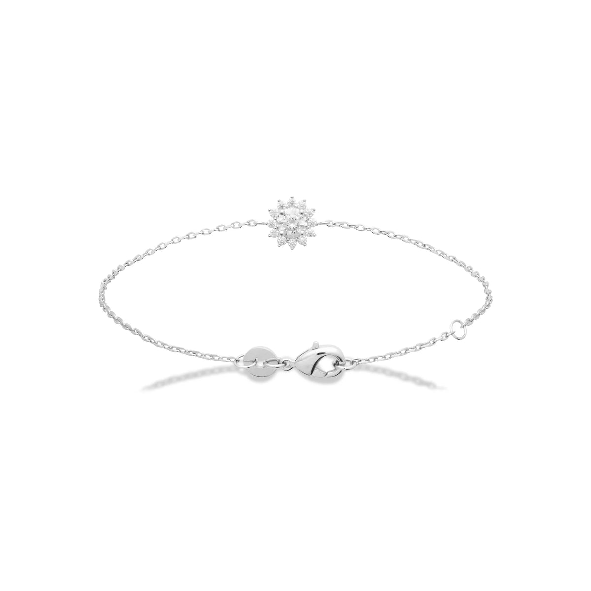 Bracelet chaîne fine et soleil de zircons en argent 925, vue d’ensemble sur fond blanc
