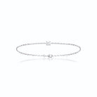 Bracelet chaîne fine et solitaire zircon quatre griffes en argent 925, vue d’ensemble sur fond blanc