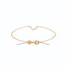 Bracelet chaîne fine vague pavée de zircons en plaqué or