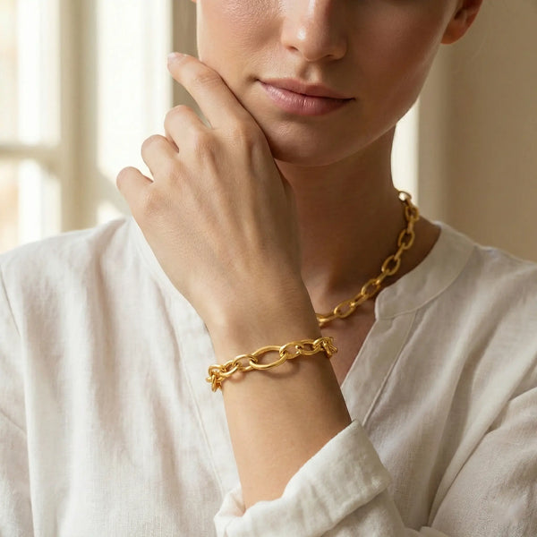 Bracelet maillons ovales alternés en acier PVD doré, autre vue
