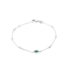 Bracelet chaîne pierre verte navette et zircons en argent 925, vue d’ensemble sur fond blanc