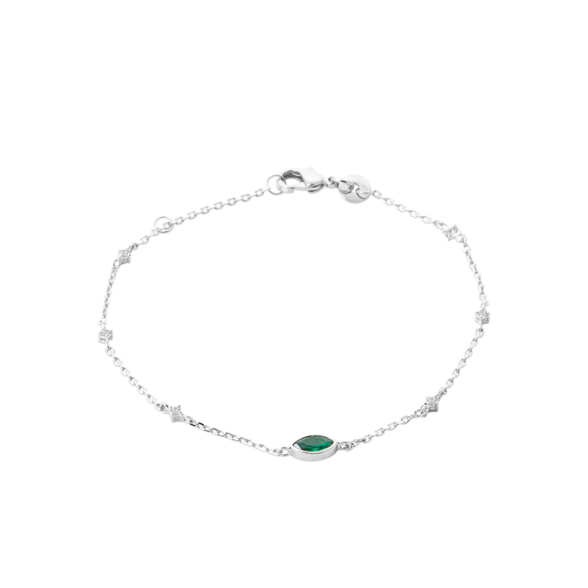 Bracelet chaîne pierre verte navette et zircons en argent 925, vue d’ensemble sur fond blanc