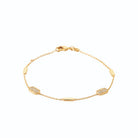 Bracelet chaîne à trois stations rectangulaires pavées de zircons en plaqué or