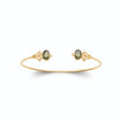 Bracelet jonc ouvert fin à embouts de pierres vertes en plaqué or