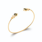 Bracelet jonc ouvert fin à embouts de pierres vertes en plaqué or