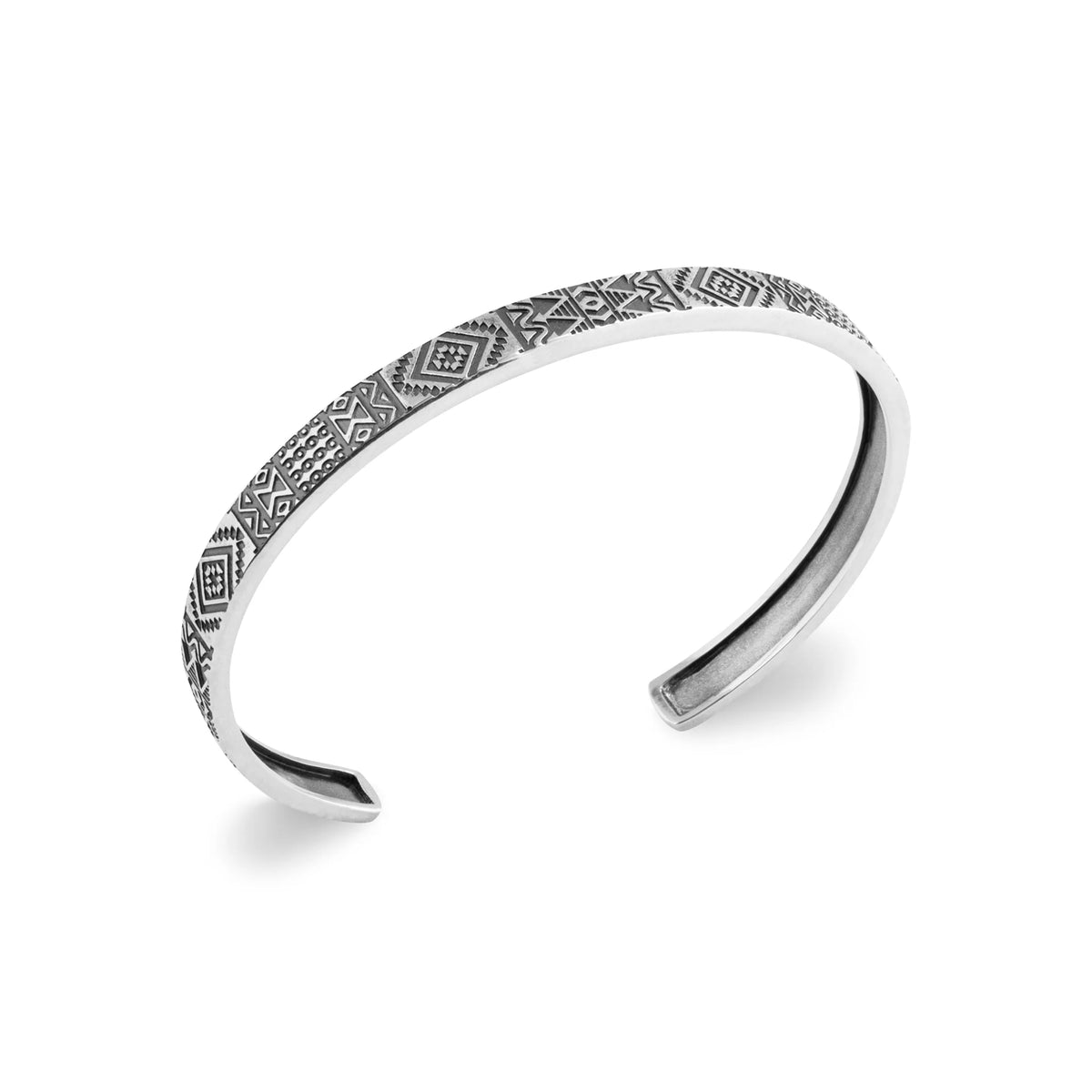 Bracelet jonc ouvert gravé de frises géométriques en argent 925